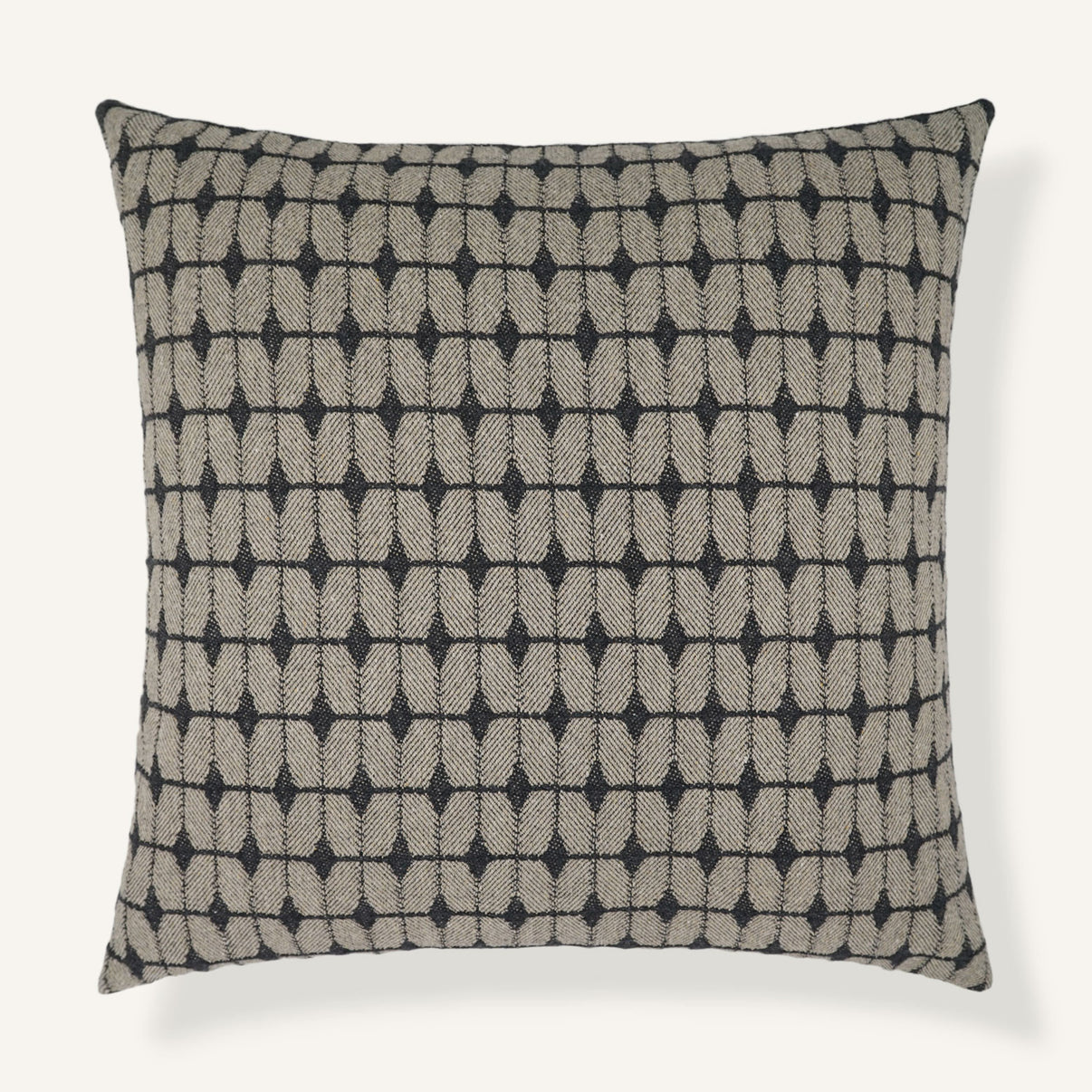 Après-Ski 24"×24" Front View || Peppercorn