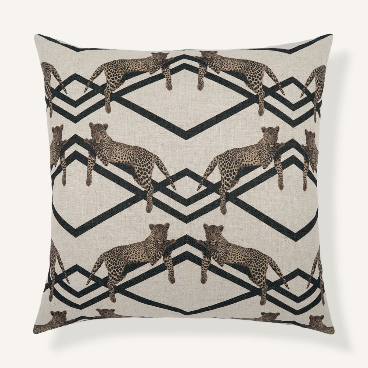 Panthère 22"×22" Front View || Black