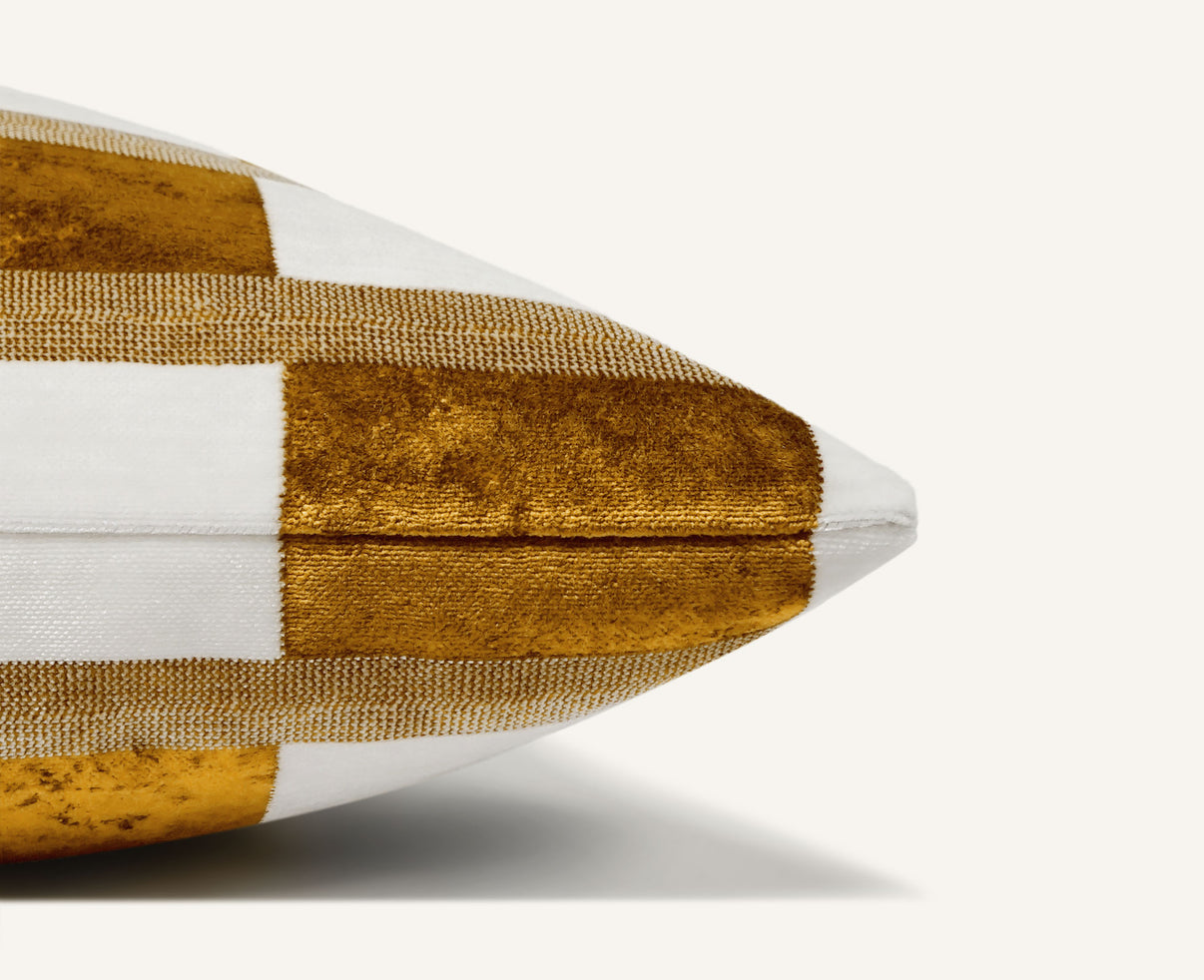 Ferdi 22"×22" Side View || Gilt