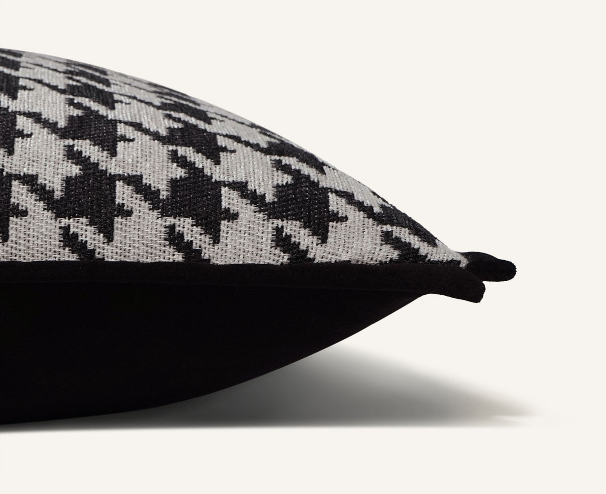 Wales 22"×22" Side View || Carbon