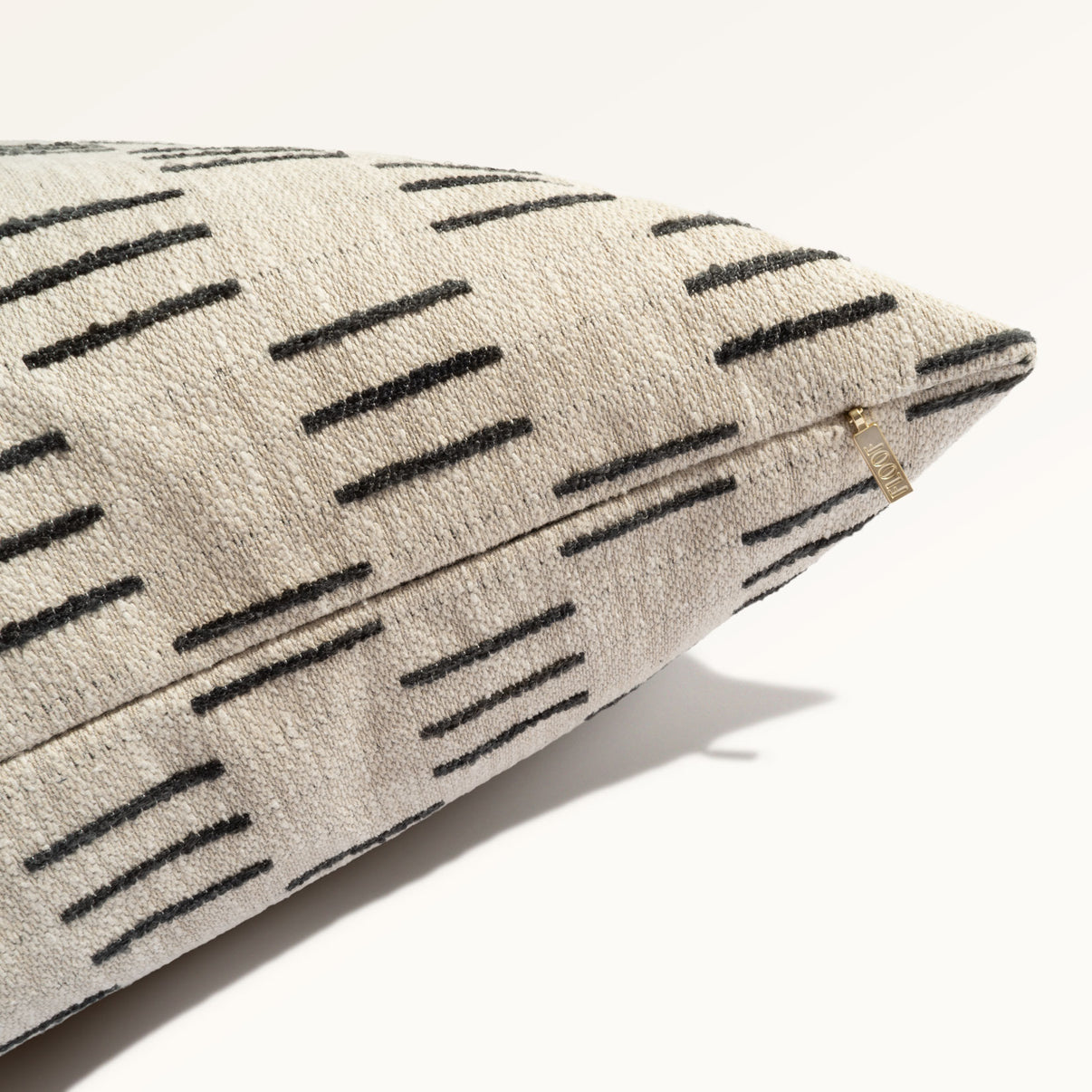 Strata 24"×24" Side View || Basalt