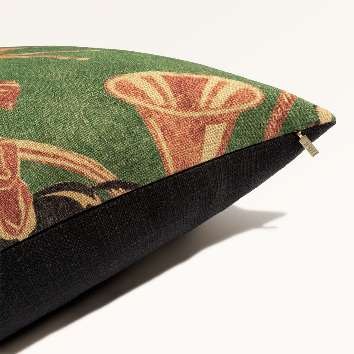 Tally-Ho 24"×24" Side View || Hunter