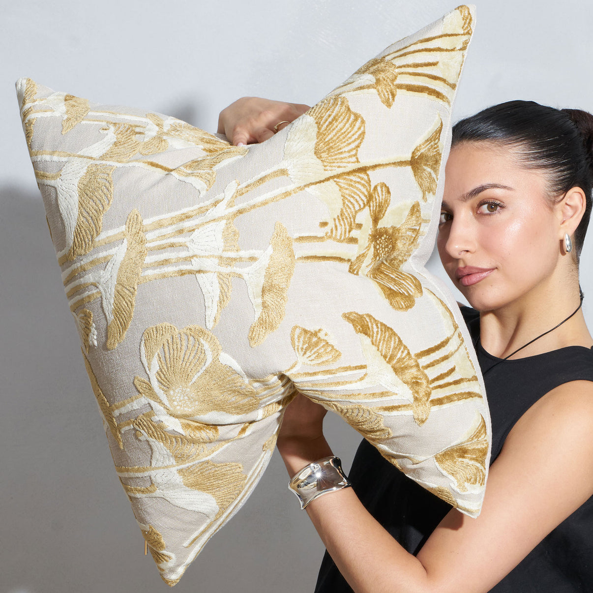 Amara 24"×24" || Golden