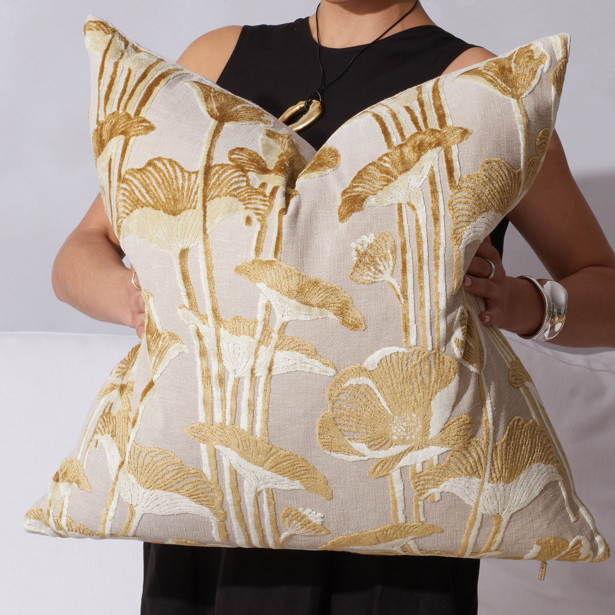 Amara 24"×24" || Golden