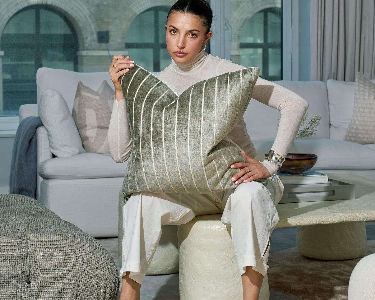 Landyn 24"×24" || Silversage