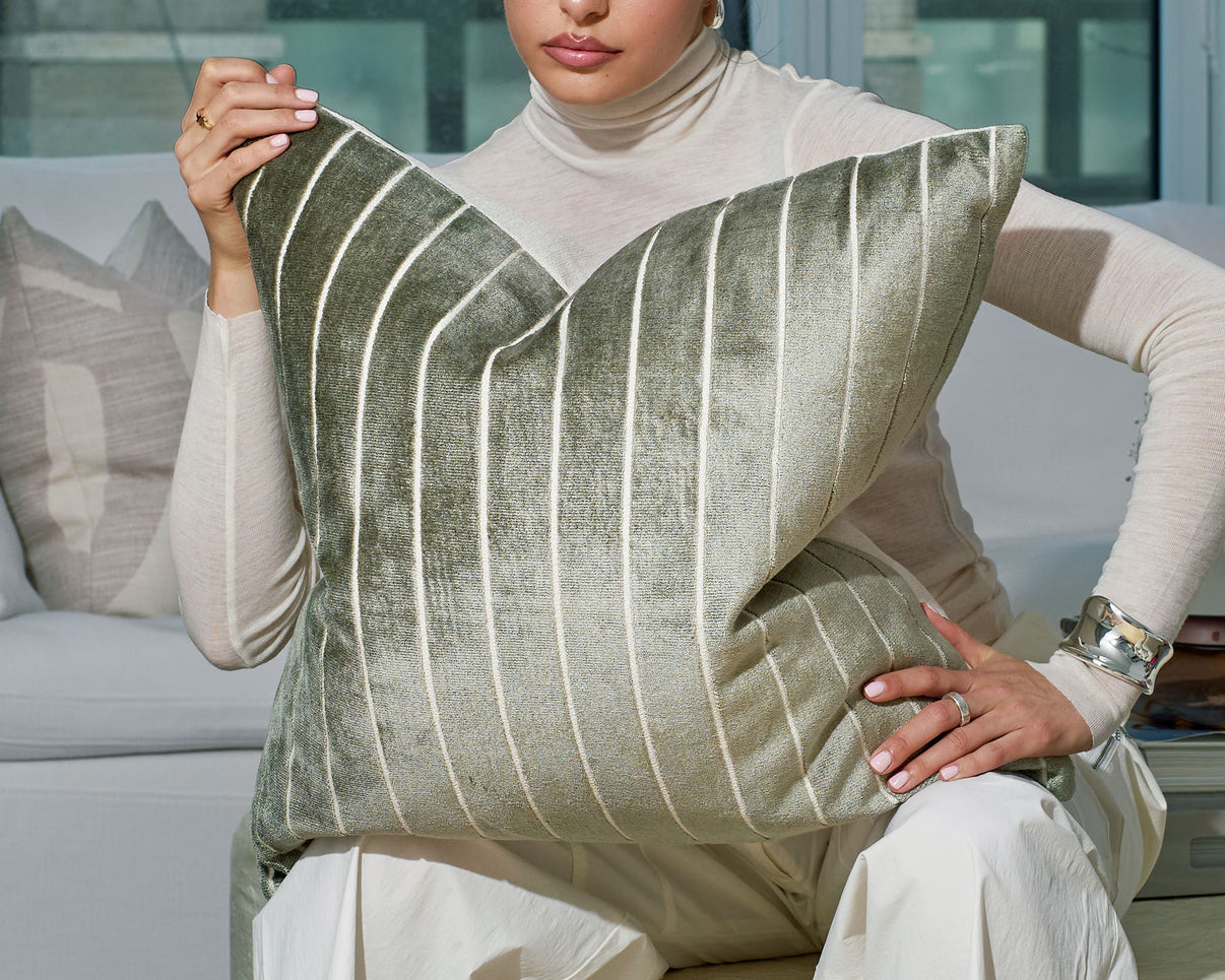 Landyn 24"×24" || Silversage