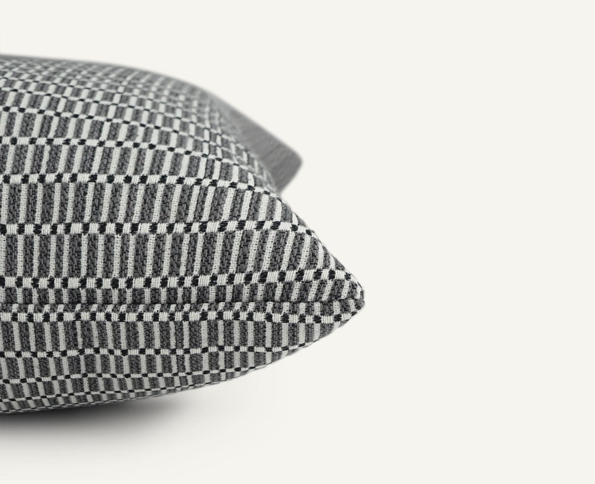 Chainmail 24"×24" Side View || Charcoal