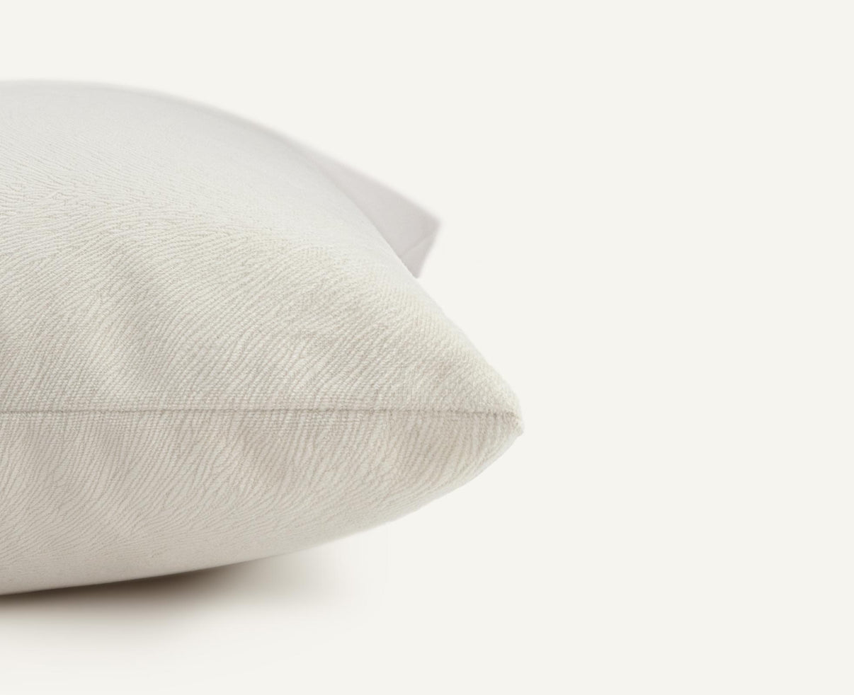 Horsehair 24"×24" Side View || Ivory