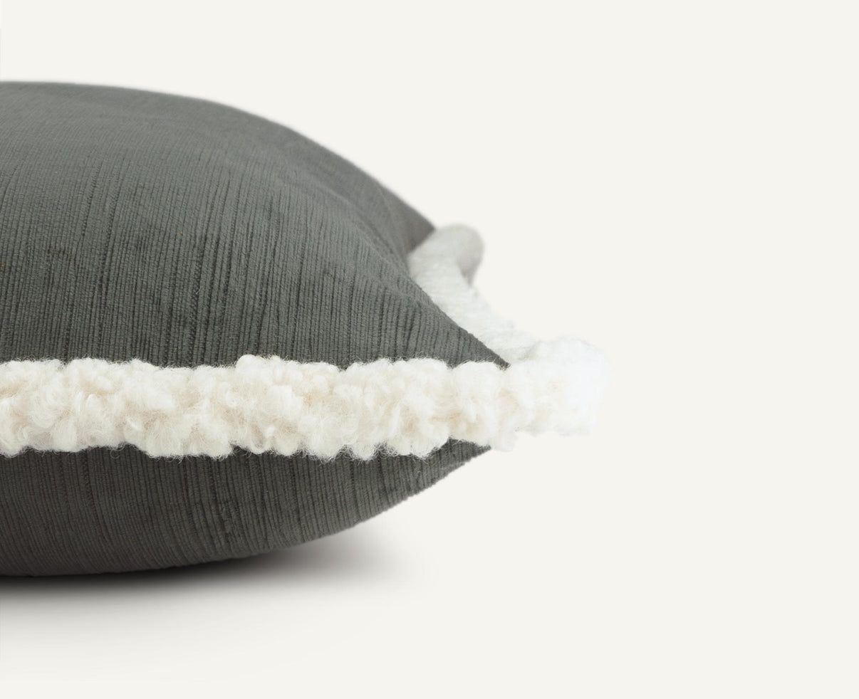 Baita 24"×24" Side View || Iron