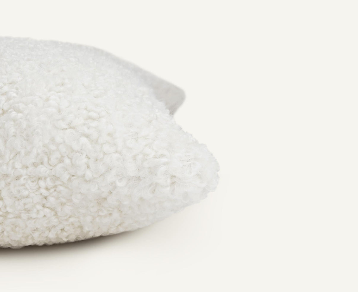 Shuba 22"×22" Side View || Cloud