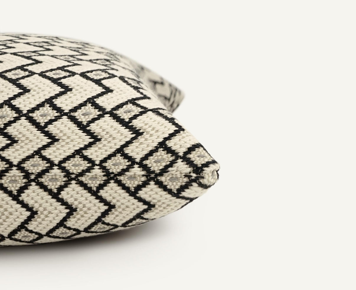 St. Moritz 24"×24" Side View || Noir