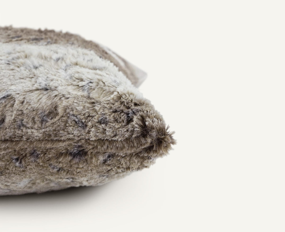 Roar 22"×22" Side View || Mink