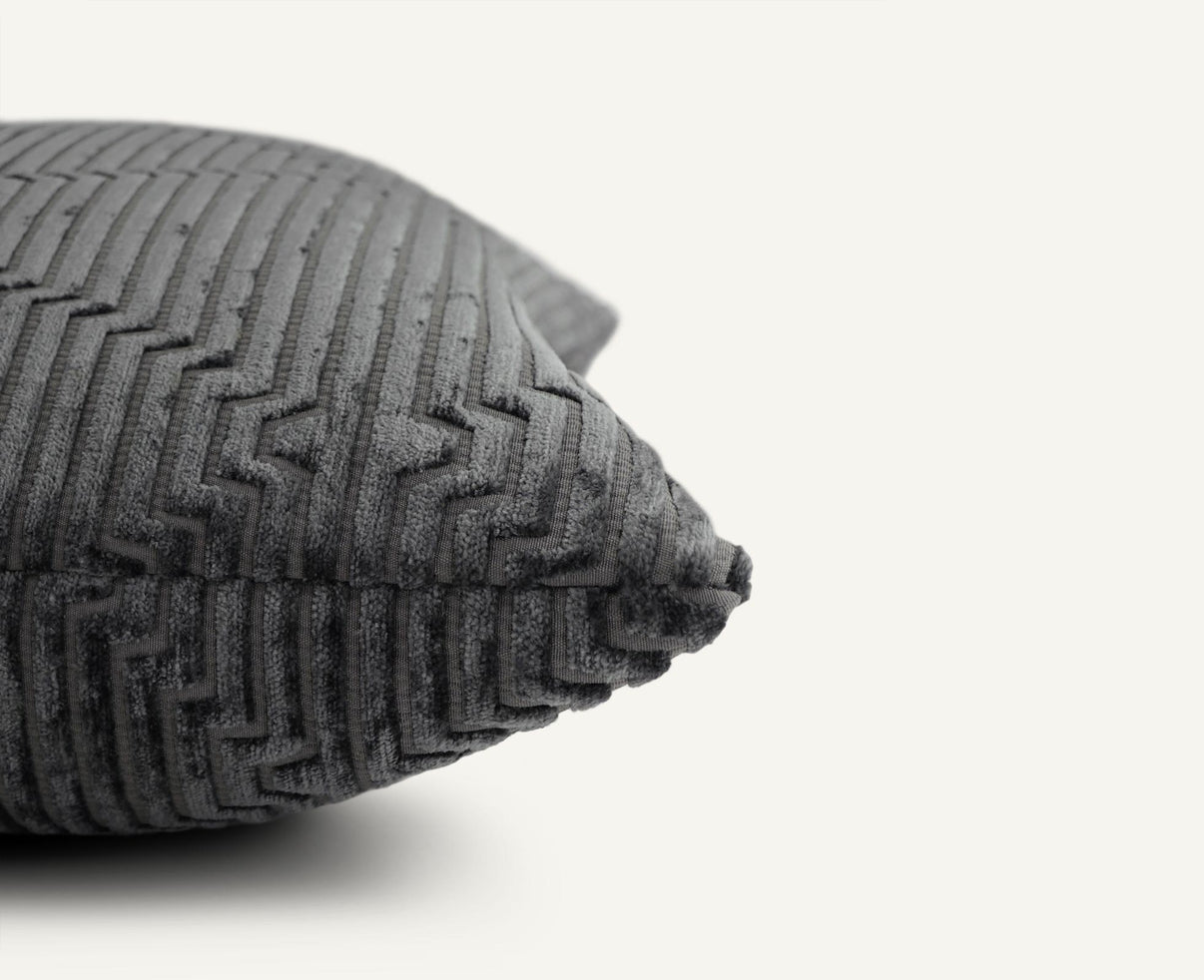 Plaza 24"×24" Side View || Thunder