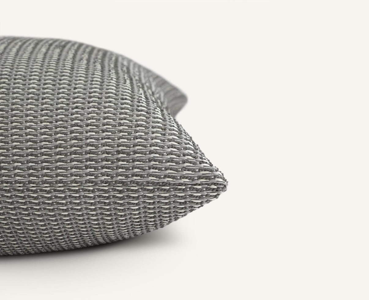 Chainlink 24"×24" Side View || Graphite