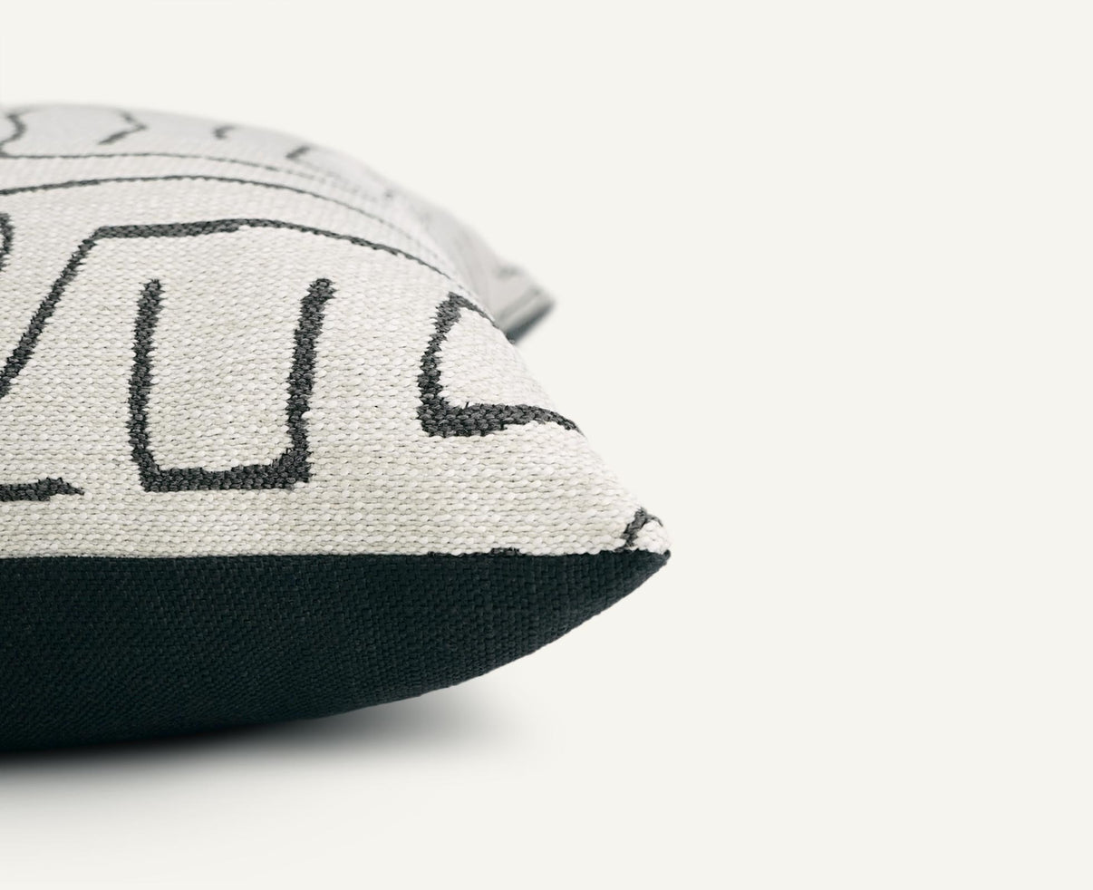 Mastermind 24"×24" Side View || Onyx