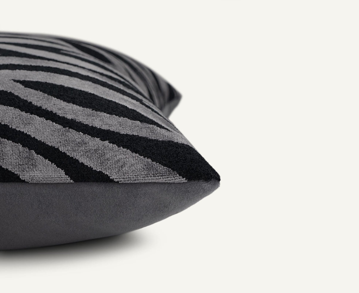 Lulu 22"×22" Side View || Anthracite
