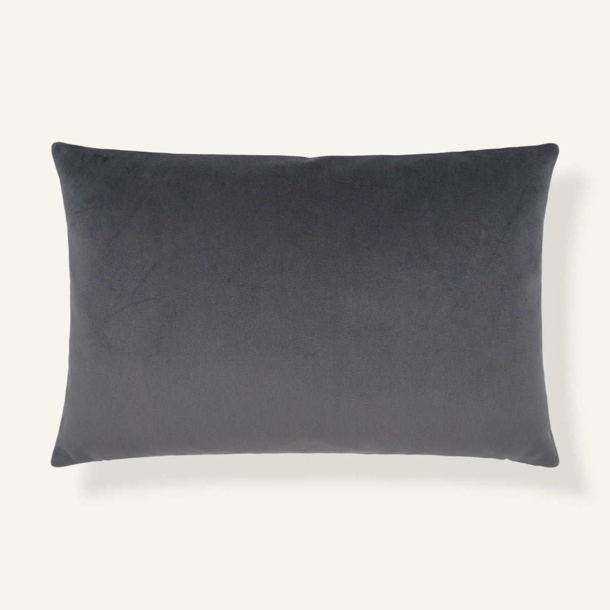 Giraffa 14"×22" Back View || Anthracite