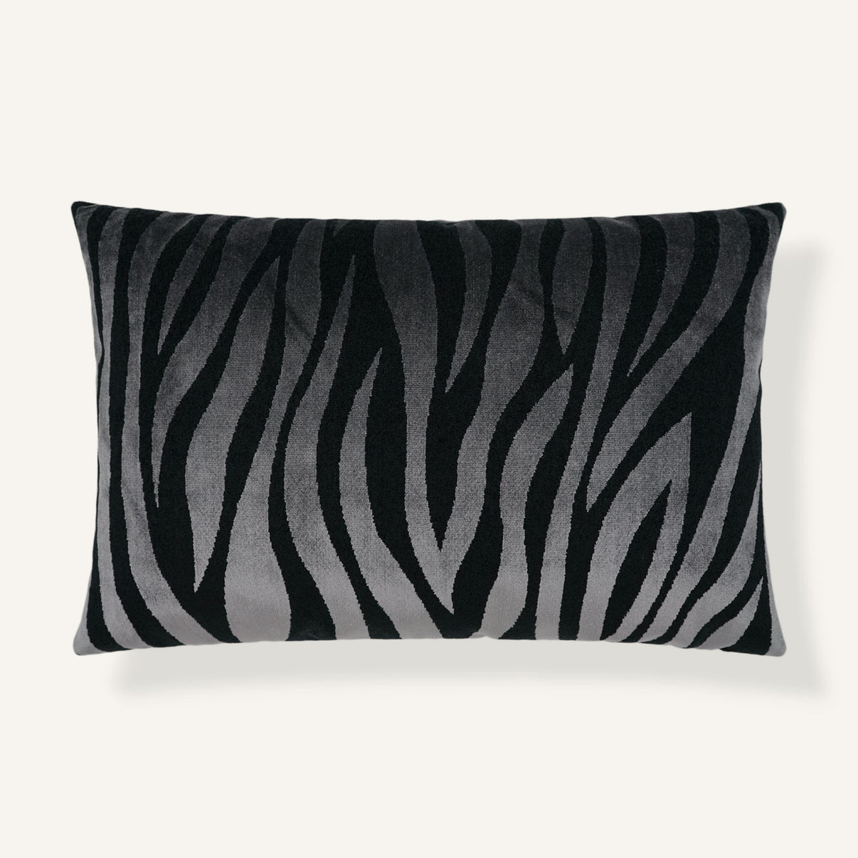 Lulu 14"×22" Front View || Anthracite