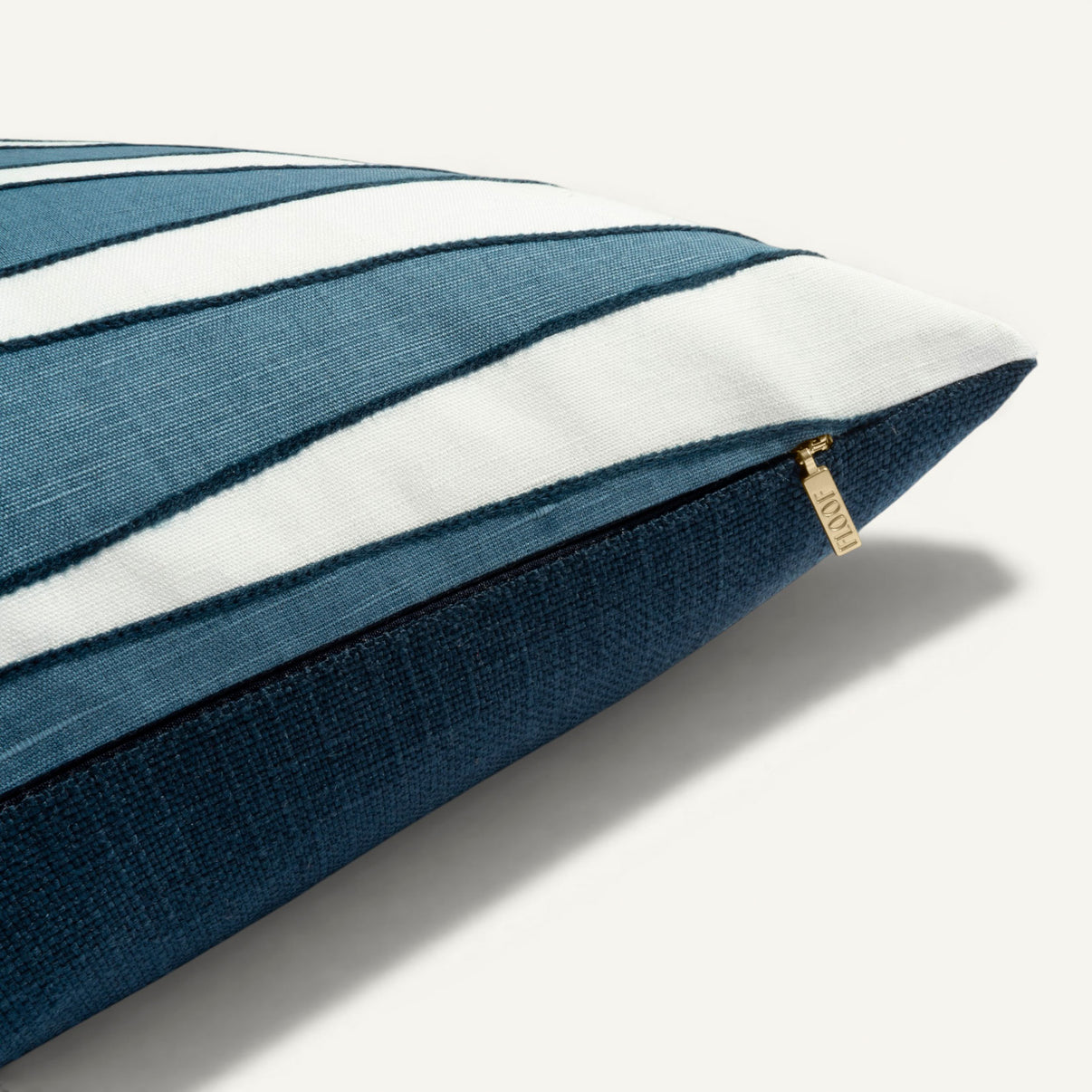 Rivoli 24"×24" Side View || Azure